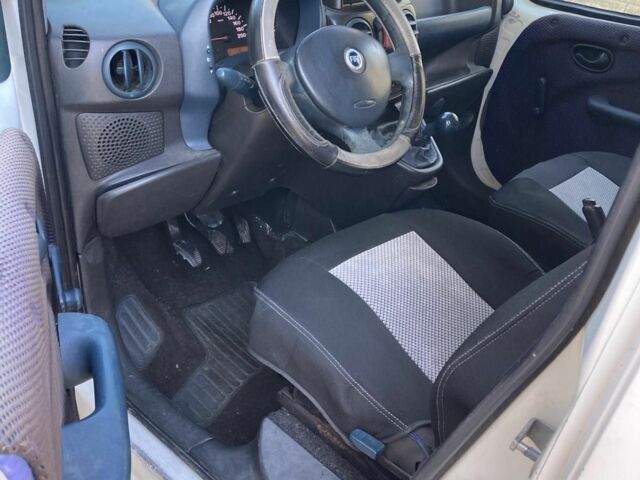 Белый Фиат Добло, объемом двигателя 1.9 л и пробегом 235 тыс. км за 2600 $, фото 4 на Automoto.ua