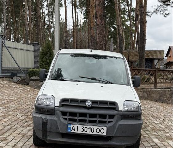 Белый Фиат Добло, объемом двигателя 1.2 л и пробегом 277 тыс. км за 2900 $, фото 2 на Automoto.ua