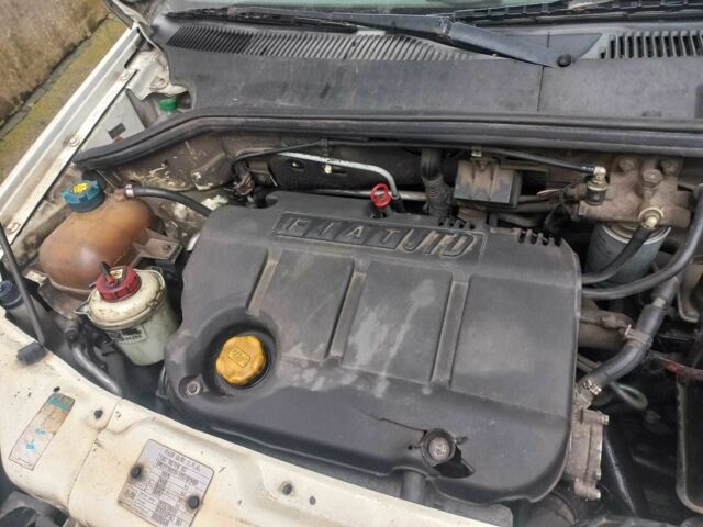 Белый Фиат Добло, объемом двигателя 1.9 л и пробегом 290 тыс. км за 3341 $, фото 3 на Automoto.ua