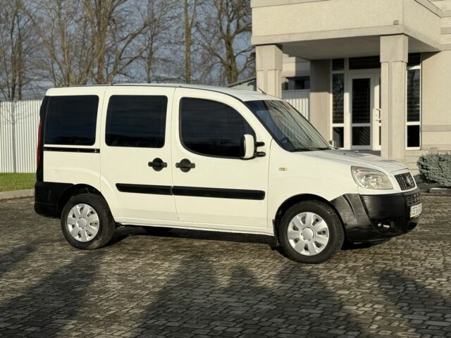 Белый Фиат Добло, объемом двигателя 1.3 л и пробегом 291 тыс. км за 3999 $, фото 2 на Automoto.ua