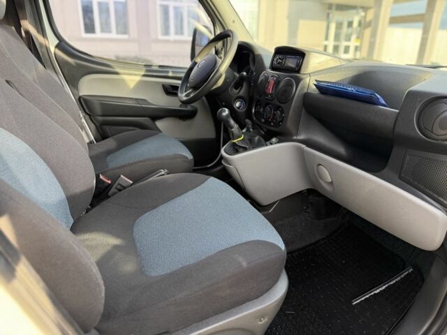 Белый Фиат Добло, объемом двигателя 1.3 л и пробегом 291 тыс. км за 3999 $, фото 23 на Automoto.ua