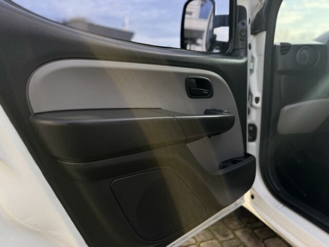 Белый Фиат Добло, объемом двигателя 1.3 л и пробегом 291 тыс. км за 3999 $, фото 14 на Automoto.ua