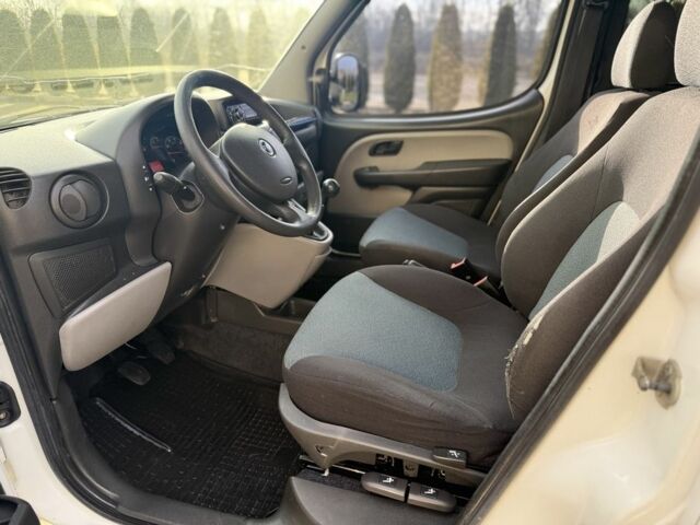 Белый Фиат Добло, объемом двигателя 1.3 л и пробегом 291 тыс. км за 3999 $, фото 17 на Automoto.ua