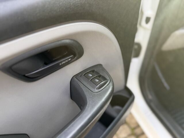 Белый Фиат Добло, объемом двигателя 1.3 л и пробегом 291 тыс. км за 3999 $, фото 15 на Automoto.ua