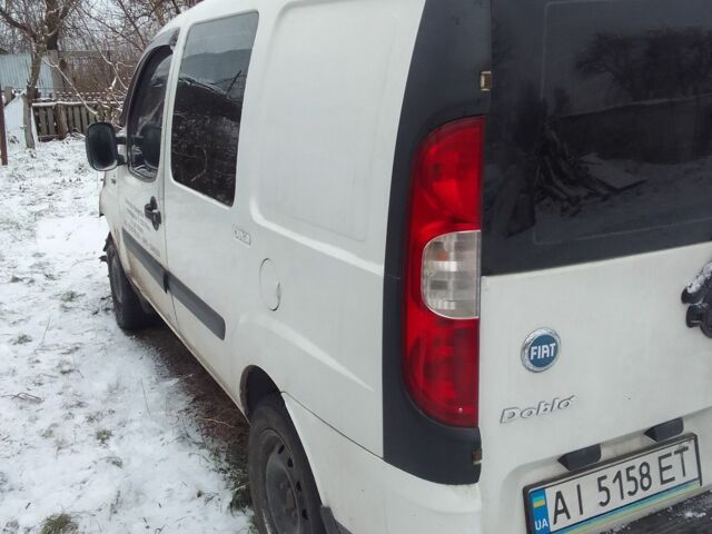 Белый Фиат Добло, объемом двигателя 1.2 л и пробегом 350 тыс. км за 900 $, фото 2 на Automoto.ua