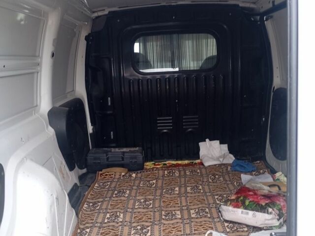 Белый Фиат Добло, объемом двигателя 1.3 л и пробегом 90 тыс. км за 4000 $, фото 6 на Automoto.ua