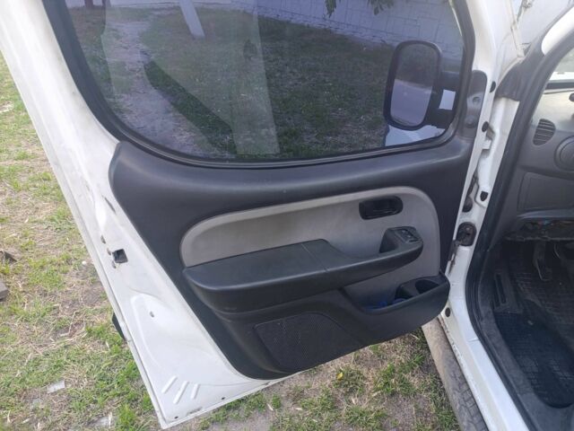 Белый Фиат Добло, объемом двигателя 1.9 л и пробегом 2 тыс. км за 4999 $, фото 6 на Automoto.ua