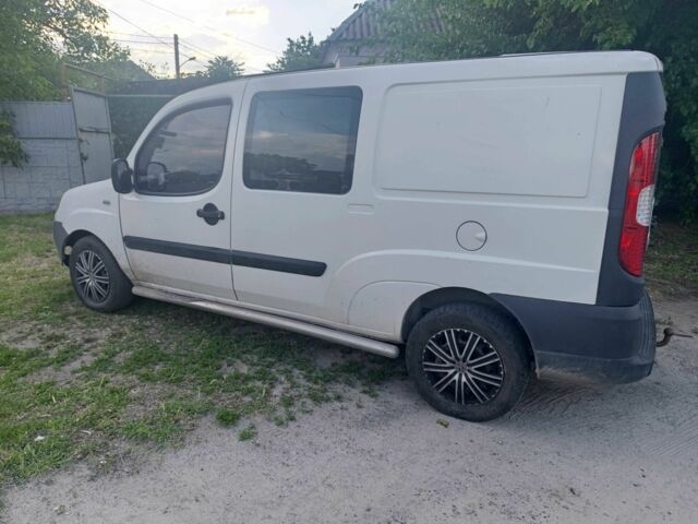 Белый Фиат Добло, объемом двигателя 1.9 л и пробегом 2 тыс. км за 4999 $, фото 3 на Automoto.ua