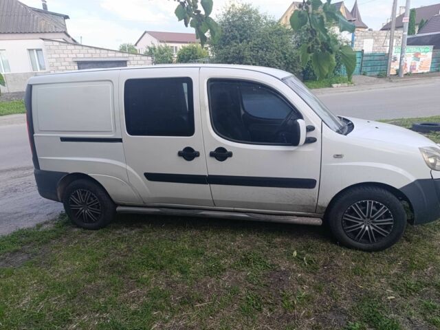 Белый Фиат Добло, объемом двигателя 1.9 л и пробегом 2 тыс. км за 4999 $, фото 2 на Automoto.ua