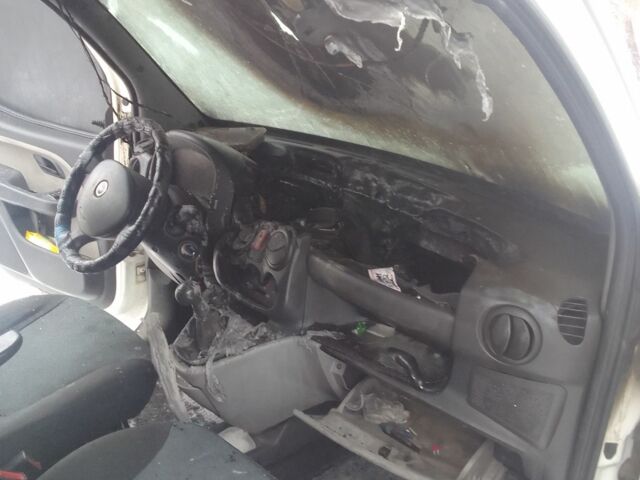 Белый Фиат Добло, объемом двигателя 1.2 л и пробегом 350 тыс. км за 900 $, фото 3 на Automoto.ua