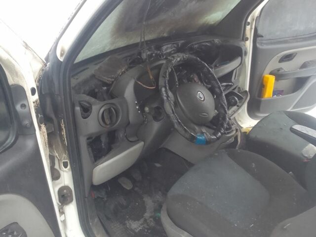 Белый Фиат Добло, объемом двигателя 1.2 л и пробегом 350 тыс. км за 900 $, фото 6 на Automoto.ua