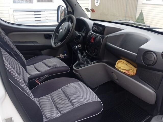 Белый Фиат Добло, объемом двигателя 1.3 л и пробегом 90 тыс. км за 4000 $, фото 5 на Automoto.ua