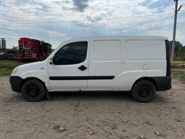 Белый Фиат Добло, объемом двигателя 1.9 л и пробегом 399 тыс. км за 2300 $, фото 1 на Automoto.ua