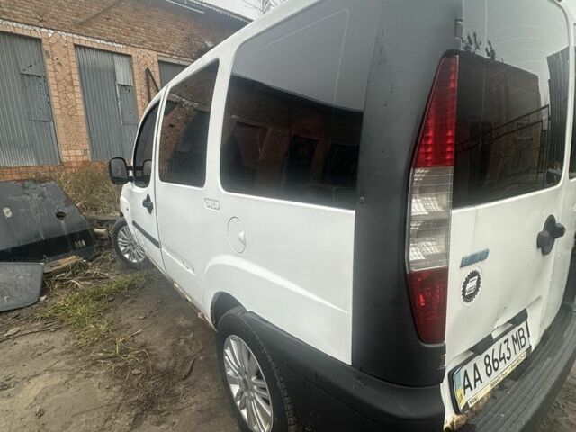 Белый Фиат Добло, объемом двигателя 1.6 л и пробегом 360 тыс. км за 2000 $, фото 2 на Automoto.ua