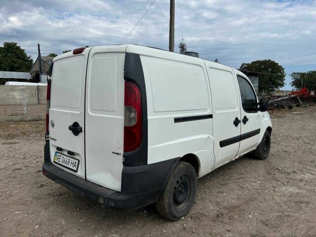 Белый Фиат Добло, объемом двигателя 1.9 л и пробегом 399 тыс. км за 2300 $, фото 4 на Automoto.ua