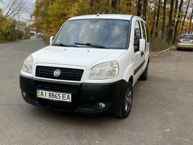 Фіат Добло 2008 у Петропавлівська Борщагівка на Automoto.ua Білий Фіат Добло, об'ємом двигуна 1.9 л та пробігом 250 тис. км за 4500 $, фото 1 на Automoto.ua