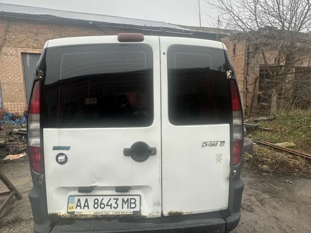 Белый Фиат Добло, объемом двигателя 1.6 л и пробегом 360 тыс. км за 2000 $, фото 3 на Automoto.ua