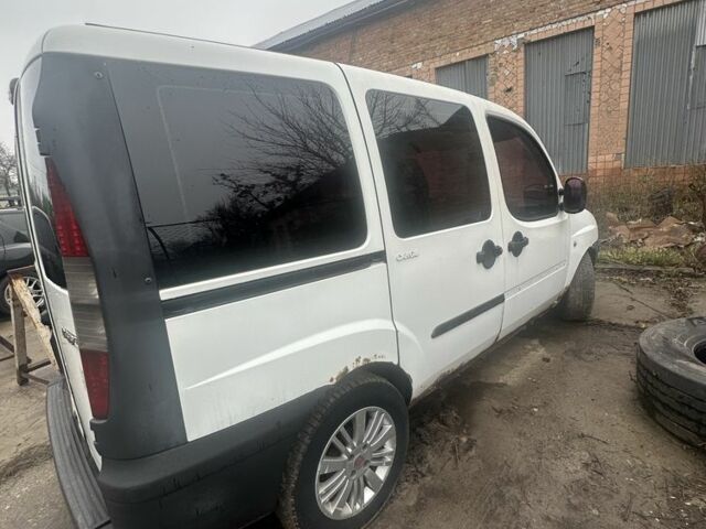 Белый Фиат Добло, объемом двигателя 1.6 л и пробегом 360 тыс. км за 2000 $, фото 4 на Automoto.ua