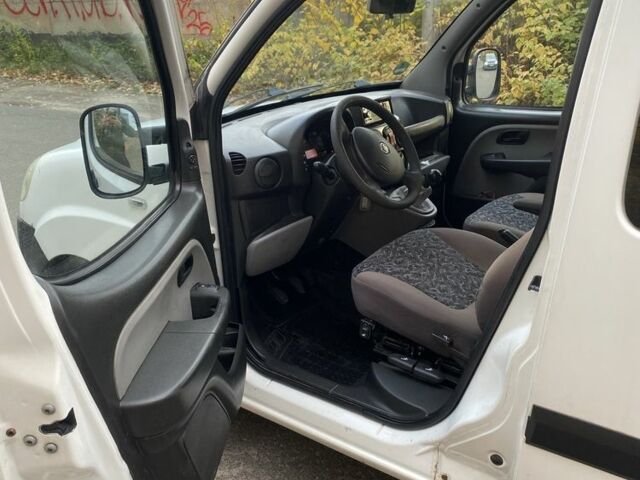 Фіат Добло 2008 у Петропавлівська Борщагівка на Automoto.ua Білий Фіат Добло, об'ємом двигуна 1.9 л та пробігом 250 тис. км за 4500 $, фото 8 на Automoto.ua