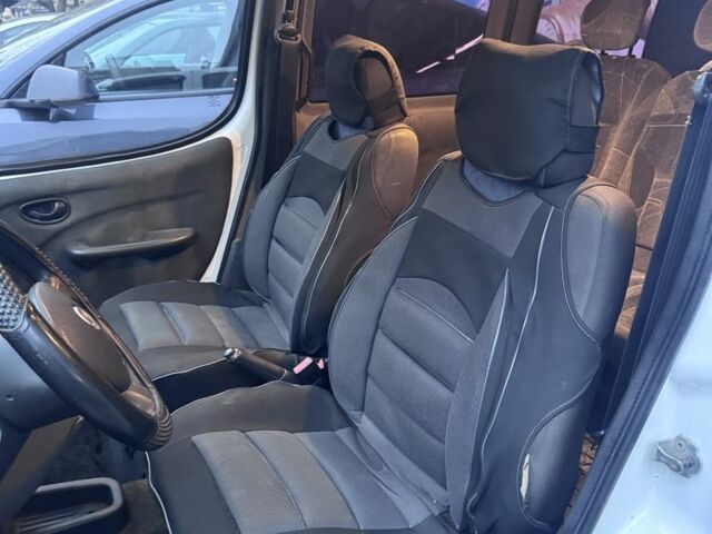 Білий Фіат Добло, об'ємом двигуна 1.4 л та пробігом 250 тис. км за 3000 $, фото 6 на Automoto.ua