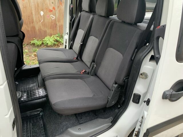 Білий Фіат Добло, об'ємом двигуна 1.3 л та пробігом 221 тис. км за 4999 $, фото 6 на Automoto.ua