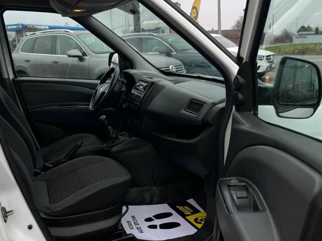 Белый Фиат Добло, объемом двигателя 1.2 л и пробегом 270 тыс. км за 4990 $, фото 12 на Automoto.ua