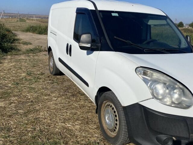 Белый Фиат Добло, объемом двигателя 1.4 л и пробегом 300 тыс. км за 3000 $, фото 1 на Automoto.ua