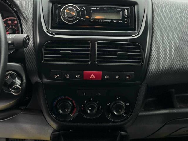 Белый Фиат Добло, объемом двигателя 1.2 л и пробегом 270 тыс. км за 4990 $, фото 17 на Automoto.ua