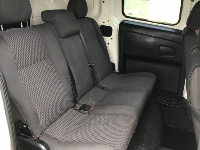 Белый Фиат Добло, объемом двигателя 1.2 л и пробегом 199 тыс. км за 4599 $, фото 11 на Automoto.ua