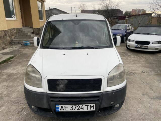 Белый Фиат Добло, объемом двигателя 1.2 л и пробегом 320 тыс. км за 3700 $, фото 1 на Automoto.ua