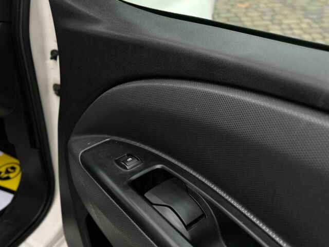 Белый Фиат Добло, объемом двигателя 1.2 л и пробегом 270 тыс. км за 4990 $, фото 20 на Automoto.ua