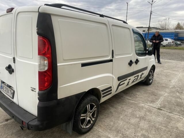 Белый Фиат Добло, объемом двигателя 1.2 л и пробегом 320 тыс. км за 3700 $, фото 4 на Automoto.ua