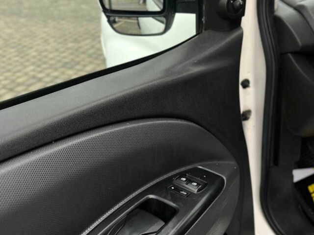 Белый Фиат Добло, объемом двигателя 1.2 л и пробегом 270 тыс. км за 4990 $, фото 16 на Automoto.ua