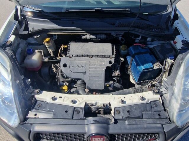 Белый Фиат Добло, объемом двигателя 1.2 л и пробегом 234 тыс. км за 4500 $, фото 6 на Automoto.ua