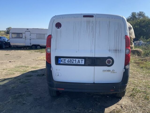 Белый Фиат Добло, объемом двигателя 1.4 л и пробегом 300 тыс. км за 3000 $, фото 2 на Automoto.ua