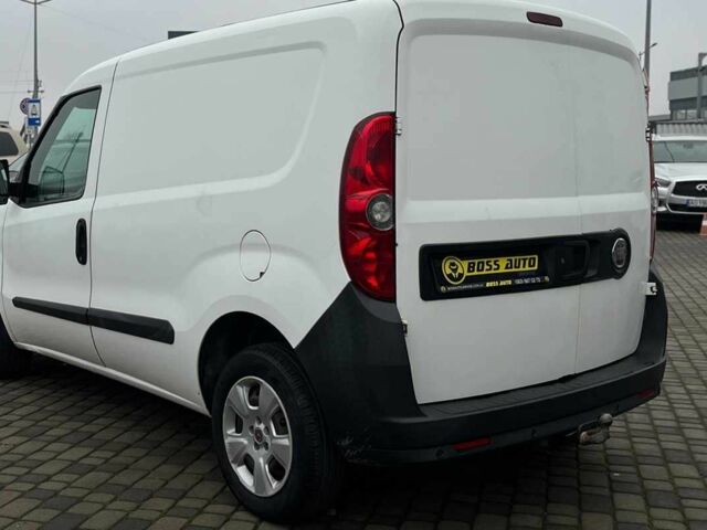 Белый Фиат Добло, объемом двигателя 1.2 л и пробегом 270 тыс. км за 4990 $, фото 4 на Automoto.ua