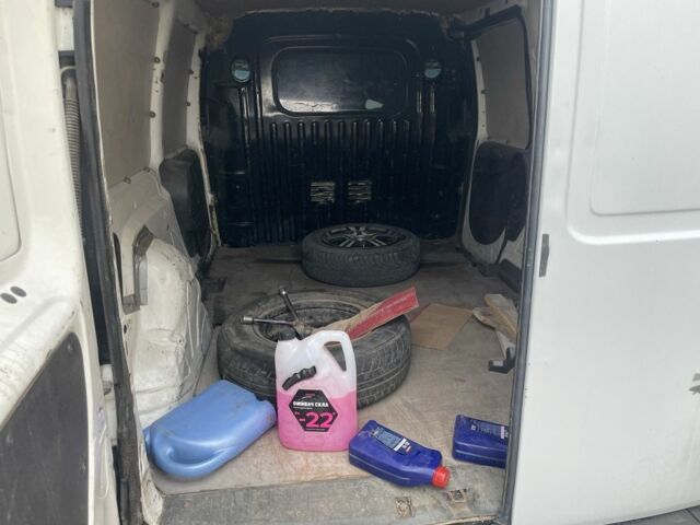 Белый Фиат Добло, объемом двигателя 1.2 л и пробегом 320 тыс. км за 3700 $, фото 7 на Automoto.ua