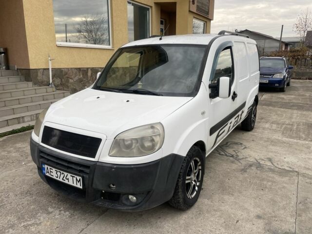 Белый Фиат Добло, объемом двигателя 1.2 л и пробегом 320 тыс. км за 3700 $, фото 2 на Automoto.ua