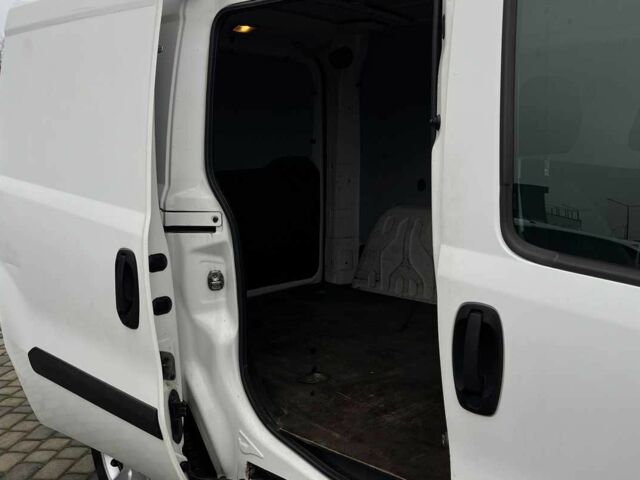 Белый Фиат Добло, объемом двигателя 1.2 л и пробегом 270 тыс. км за 4990 $, фото 19 на Automoto.ua