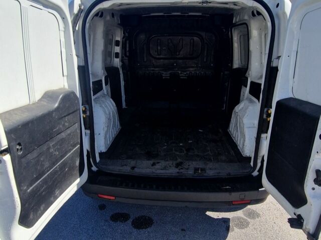 Белый Фиат Добло, объемом двигателя 1.2 л и пробегом 234 тыс. км за 4500 $, фото 3 на Automoto.ua