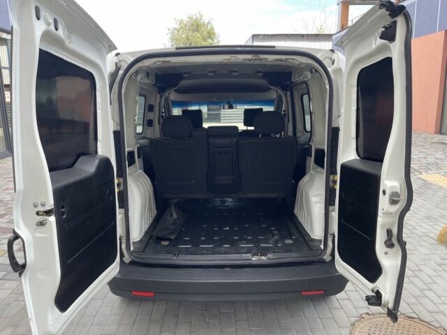 Белый Фиат Добло, объемом двигателя 1.2 л и пробегом 199 тыс. км за 4599 $, фото 8 на Automoto.ua