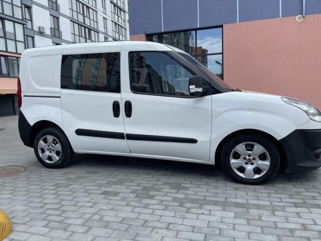 Белый Фиат Добло, объемом двигателя 1.2 л и пробегом 199 тыс. км за 4599 $, фото 5 на Automoto.ua