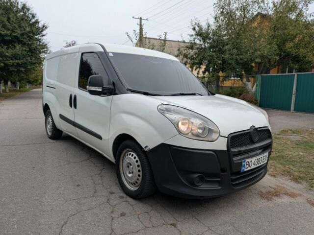 Белый Фиат Добло, объемом двигателя 1.2 л и пробегом 150 тыс. км за 3500 $, фото 1 на Automoto.ua