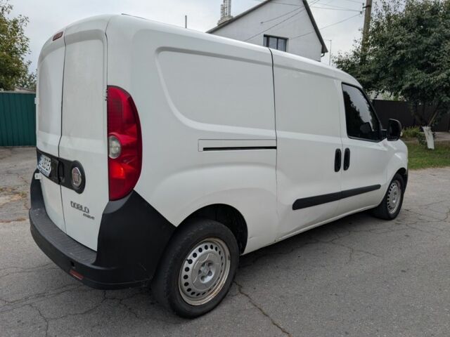 Белый Фиат Добло, объемом двигателя 1.2 л и пробегом 150 тыс. км за 3500 $, фото 3 на Automoto.ua