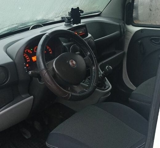 Белый Фиат Добло, объемом двигателя 1.4 л и пробегом 364 тыс. км за 3800 $, фото 10 на Automoto.ua