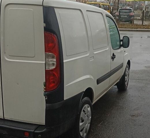 Белый Фиат Добло, объемом двигателя 1.4 л и пробегом 364 тыс. км за 3800 $, фото 6 на Automoto.ua