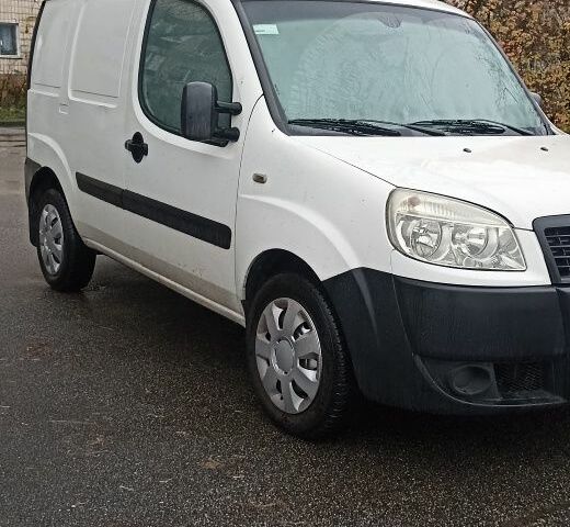 Белый Фиат Добло, объемом двигателя 1.4 л и пробегом 364 тыс. км за 3800 $, фото 2 на Automoto.ua