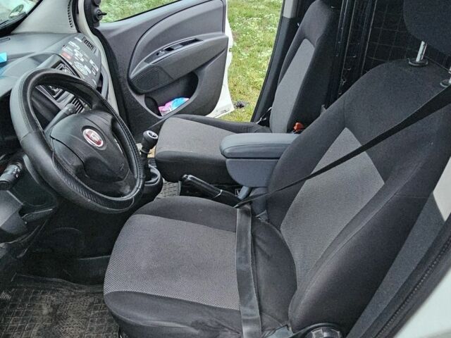 Белый Фиат Добло, объемом двигателя 1.6 л и пробегом 230 тыс. км за 5600 $, фото 7 на Automoto.ua