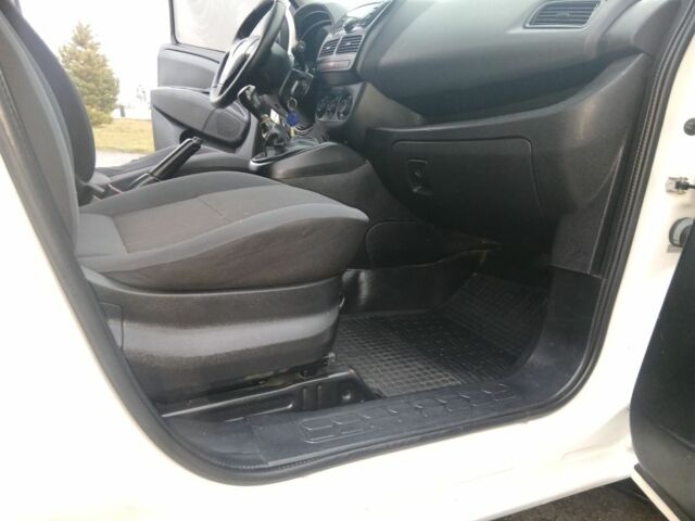 Белый Фиат Добло, объемом двигателя 1.2 л и пробегом 285 тыс. км за 3999 $, фото 9 на Automoto.ua