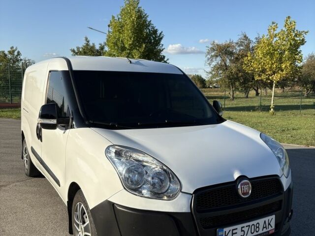 Белый Фиат Добло, объемом двигателя 1.2 л и пробегом 309 тыс. км за 5000 $, фото 3 на Automoto.ua